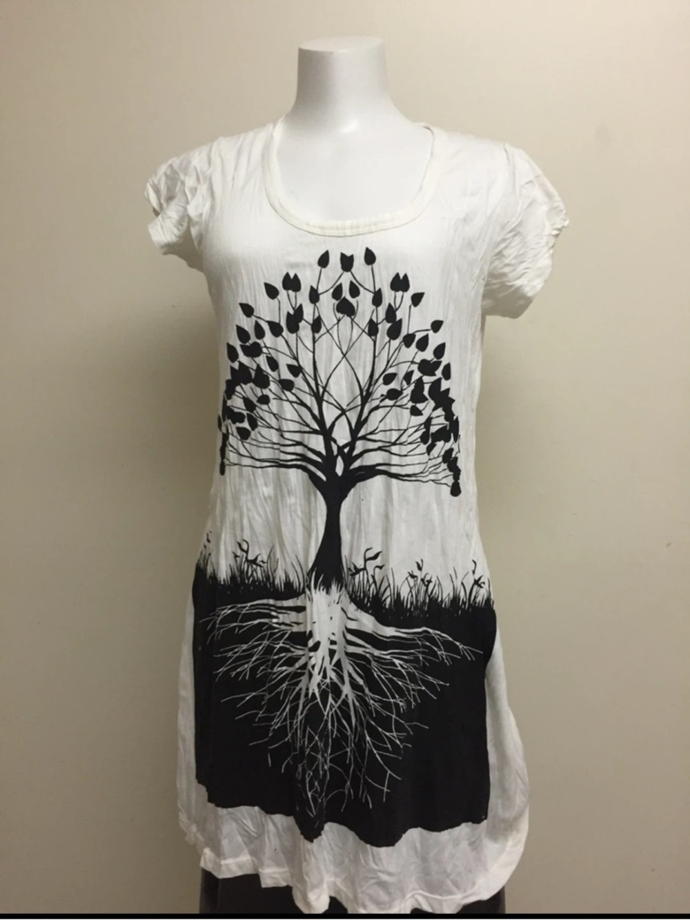 White Scoop Neck Tree Graphic Tunic Top